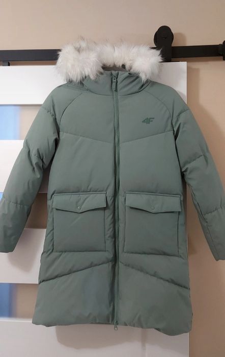 Kurtka zimowa 4f płaszczyk w idealnym stanie 152