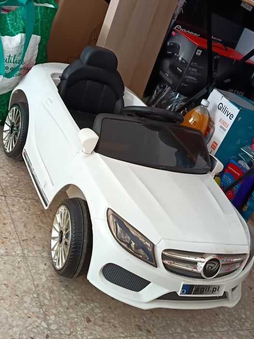 Carro elétrico infantil Mercedes com Som