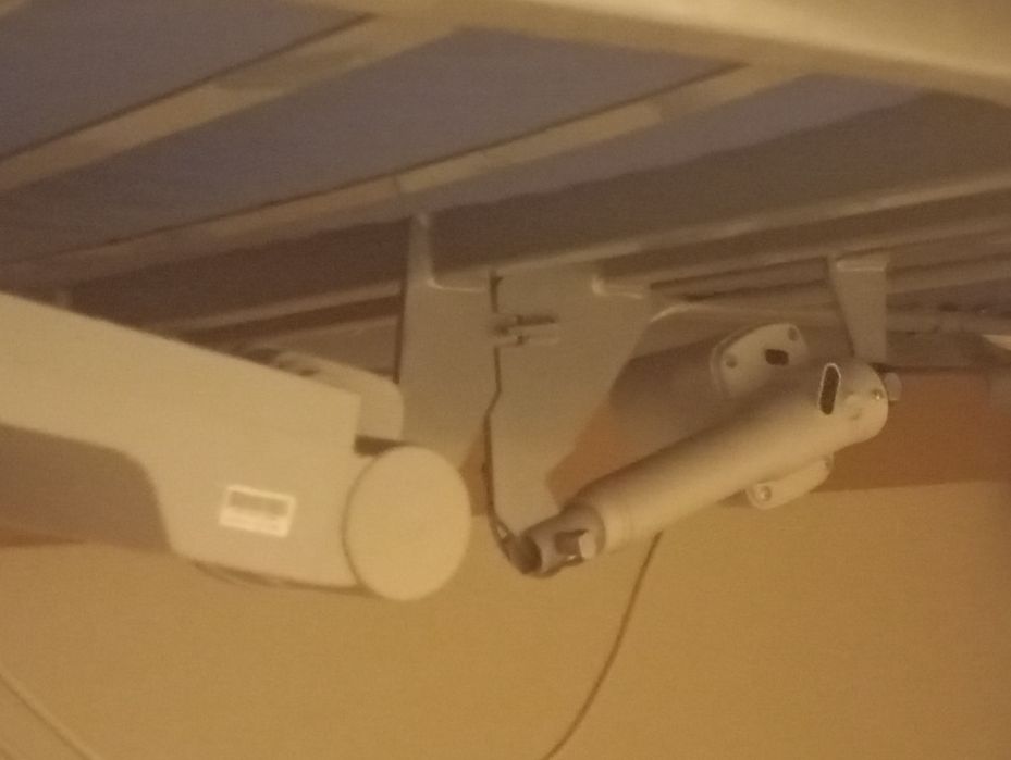 Cama articulada elétrica com colchão anti escaras como nova