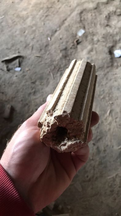 Продам брикеты из опилок твердых пород дерева