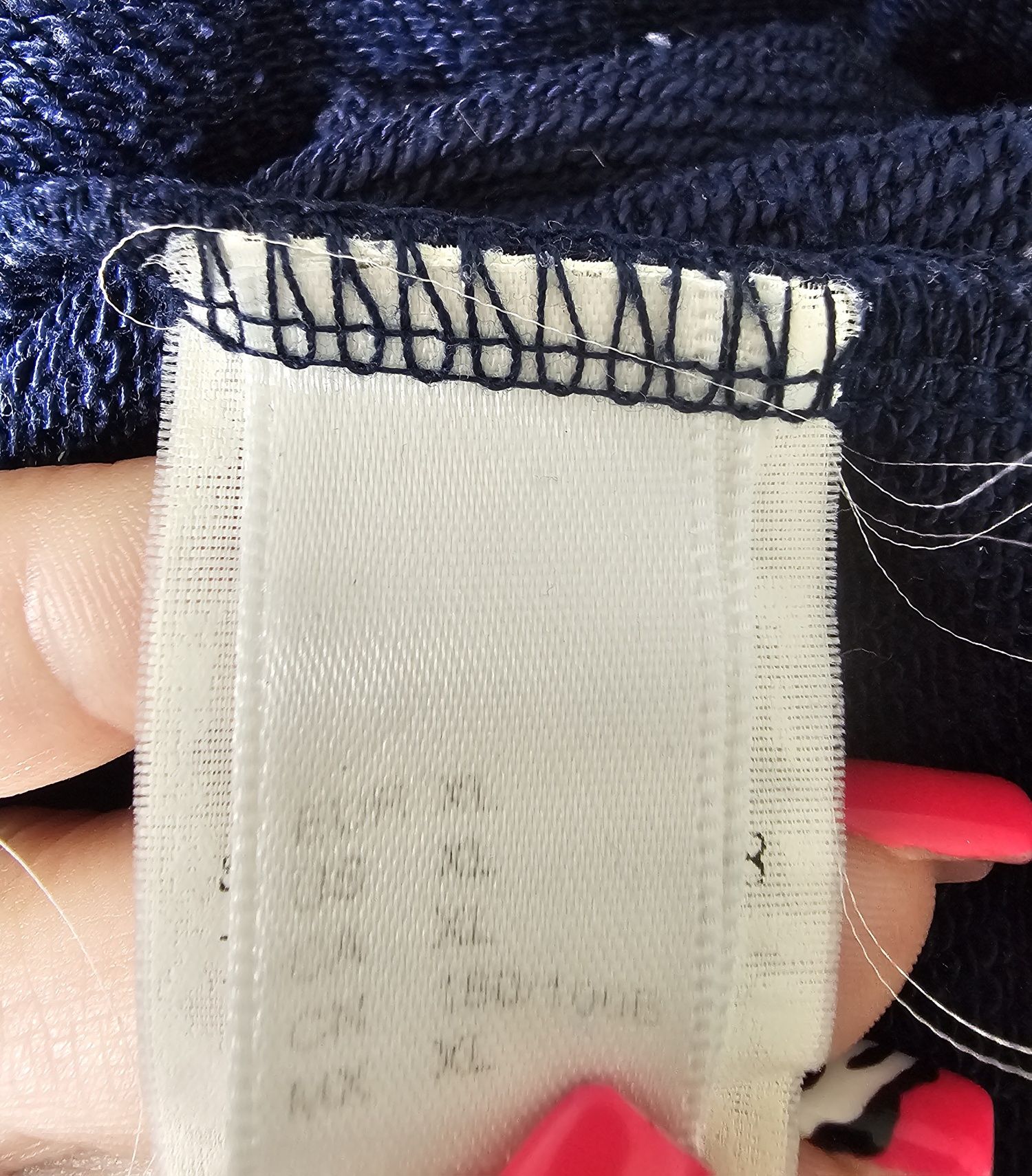 Granatowy sweter z bufiastym rękawami i białymi kwiatami oversize crop