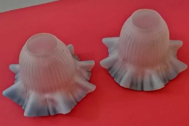 Tulipas de candeeiro, rebordo azul