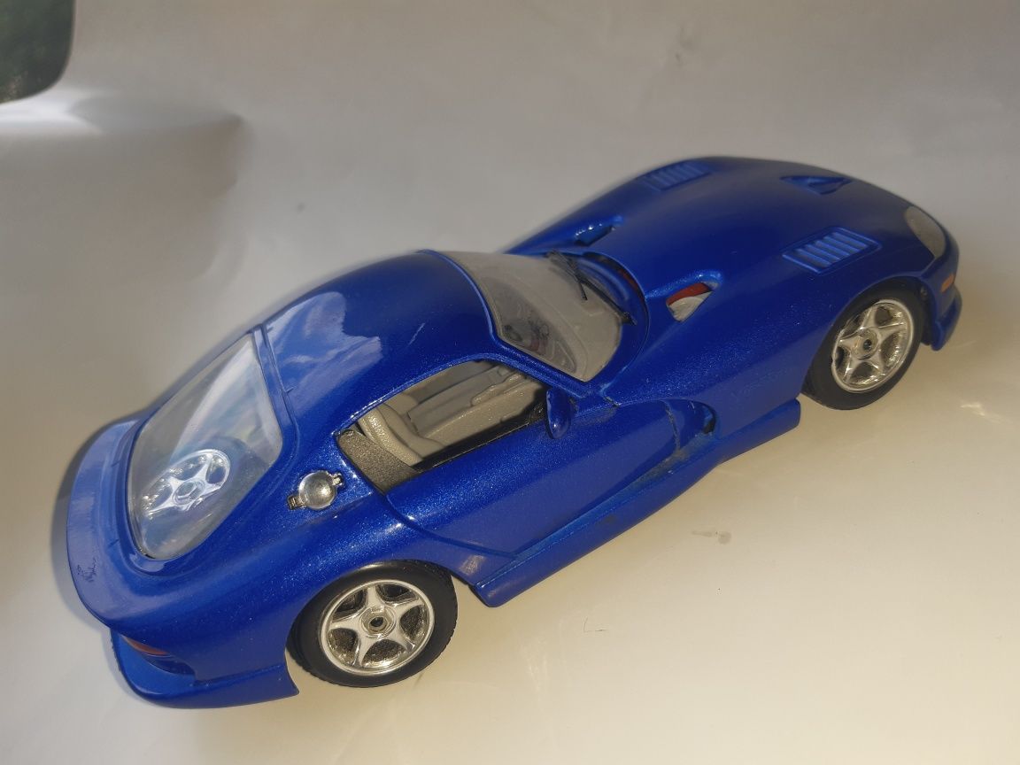 Автомодель Bburago (1:24) Dodge Viper GTS Coupe