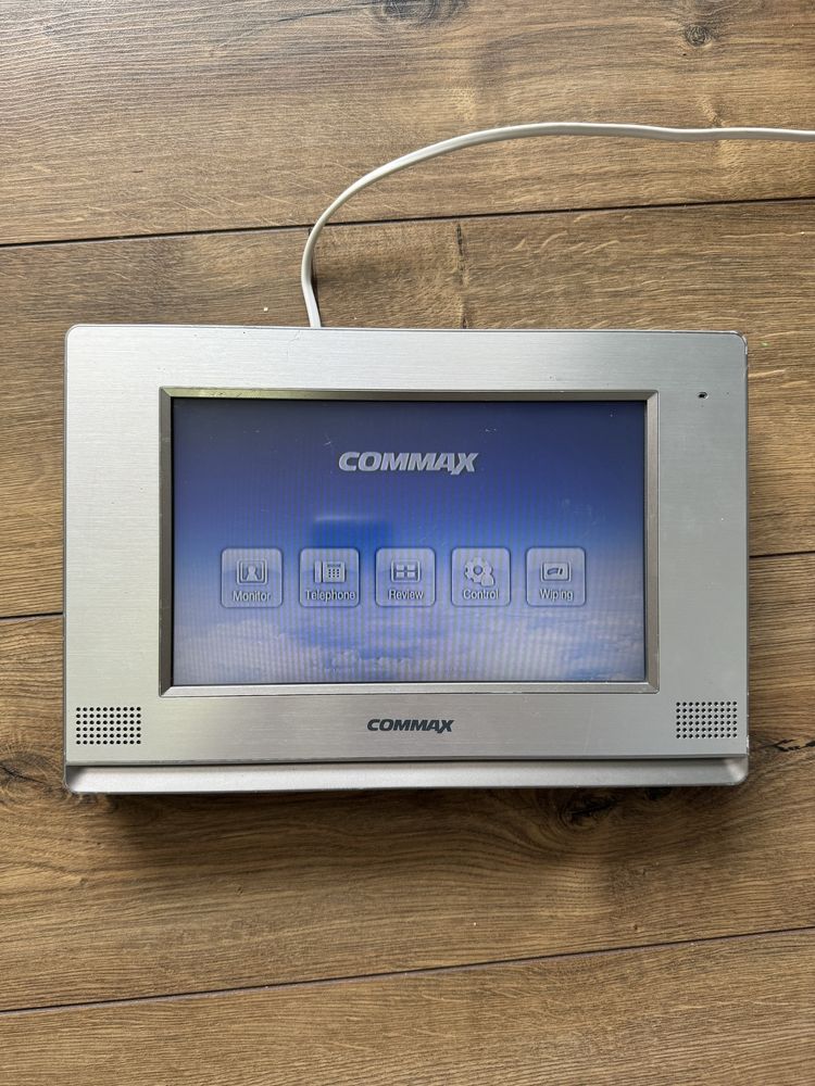 Сенсорный видеодомофон на 4 камеры Commax CDV-1020AQ