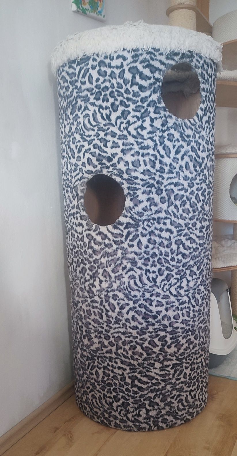 Tuba, wieża dla kota