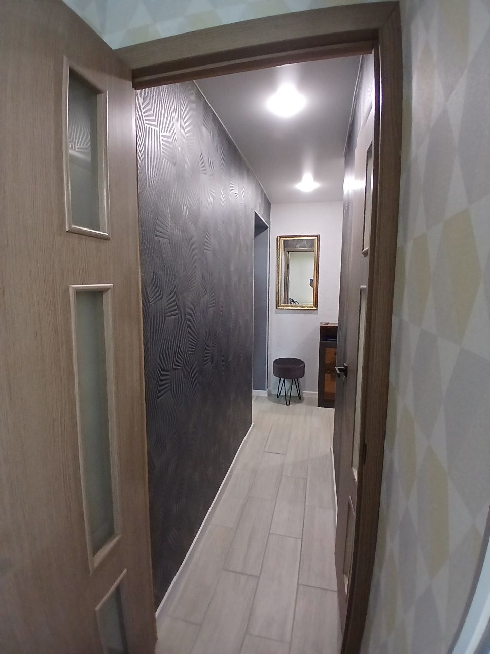 Продаж 2к квартири з сучасним ремонтом, меблями, технікою