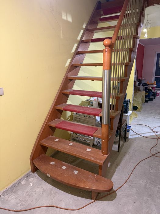 Schody drewnianie z litego drewna zdemontowane gotowe do odbioru