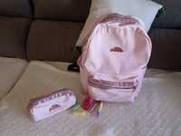 Conjunto composto por: mochila e estojo