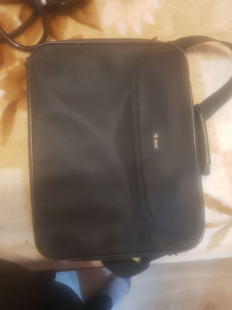 Sprzedam torbe na laptopa 15'6
