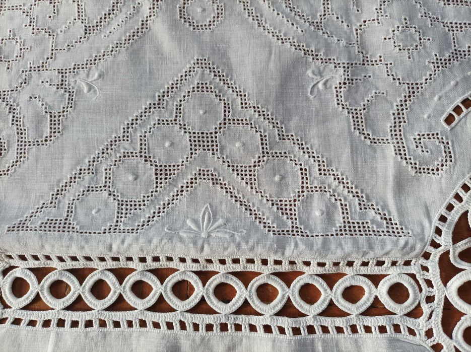 Toalha bordada em linho 2,50m x 1,65m