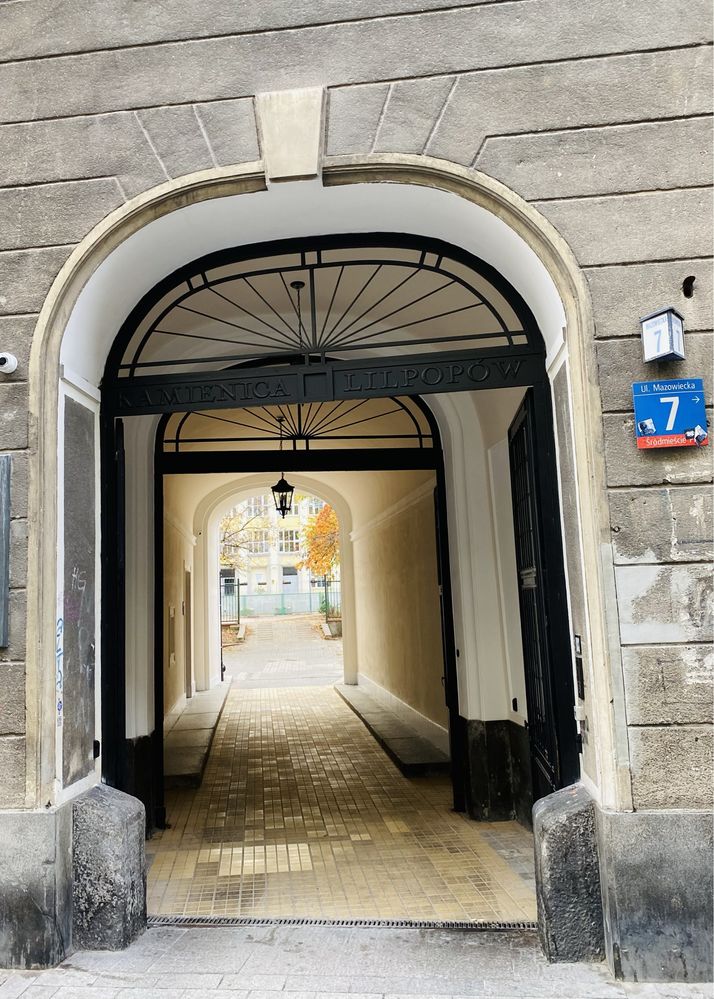 Miejsca parkingowe obok Placu Powstańców, Centrum Warszawy