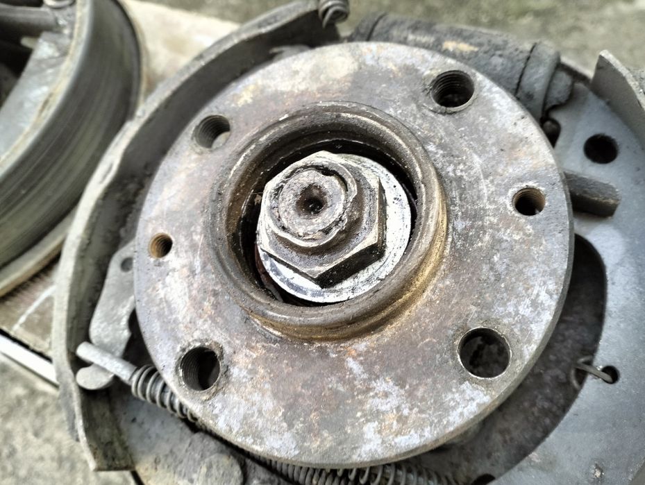 Ступиці ВАЗ 2109 08 099 задні 2115