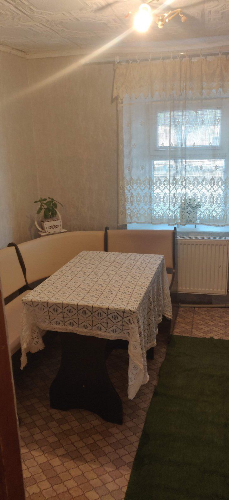 Полдома с гаражом возле рынка