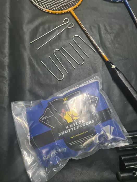 Conjuntos de Raquetes Badminton e Ofereço Raquete Slazenger...