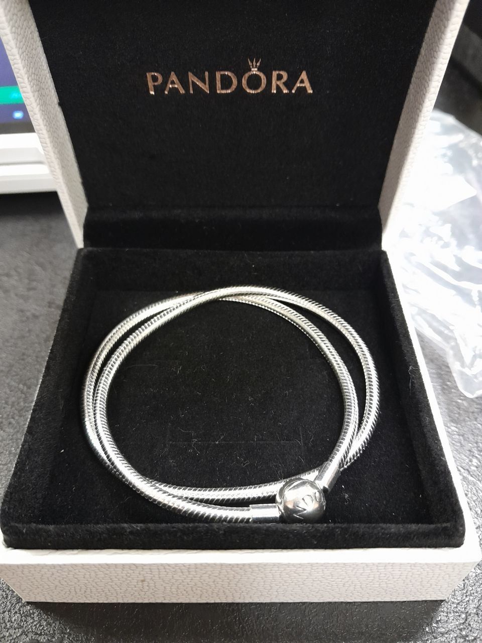 Намисто із логотипом Pandora