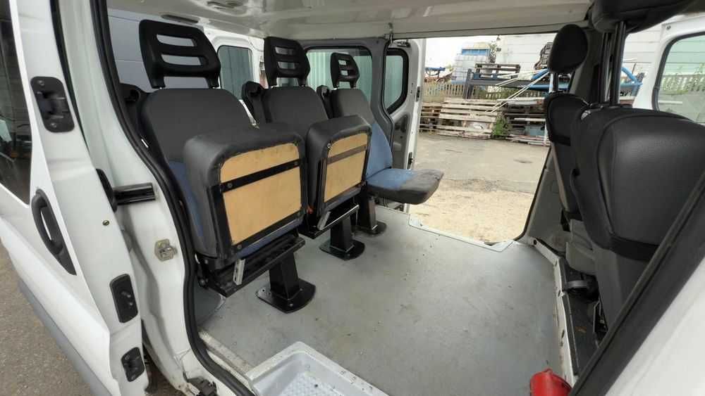 Renault Trafic l1h1 brygadówka 6  osób  klima