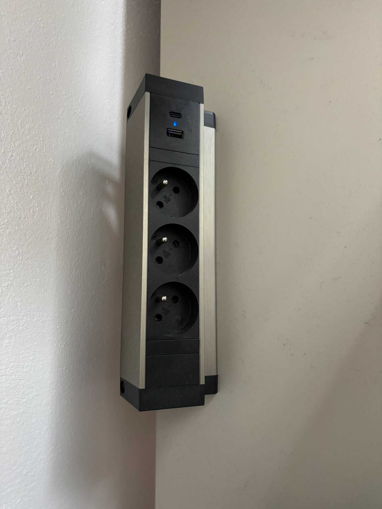 Biurko TROTTEN regulowane + MARKUS + listwa USB - likwidacja biura