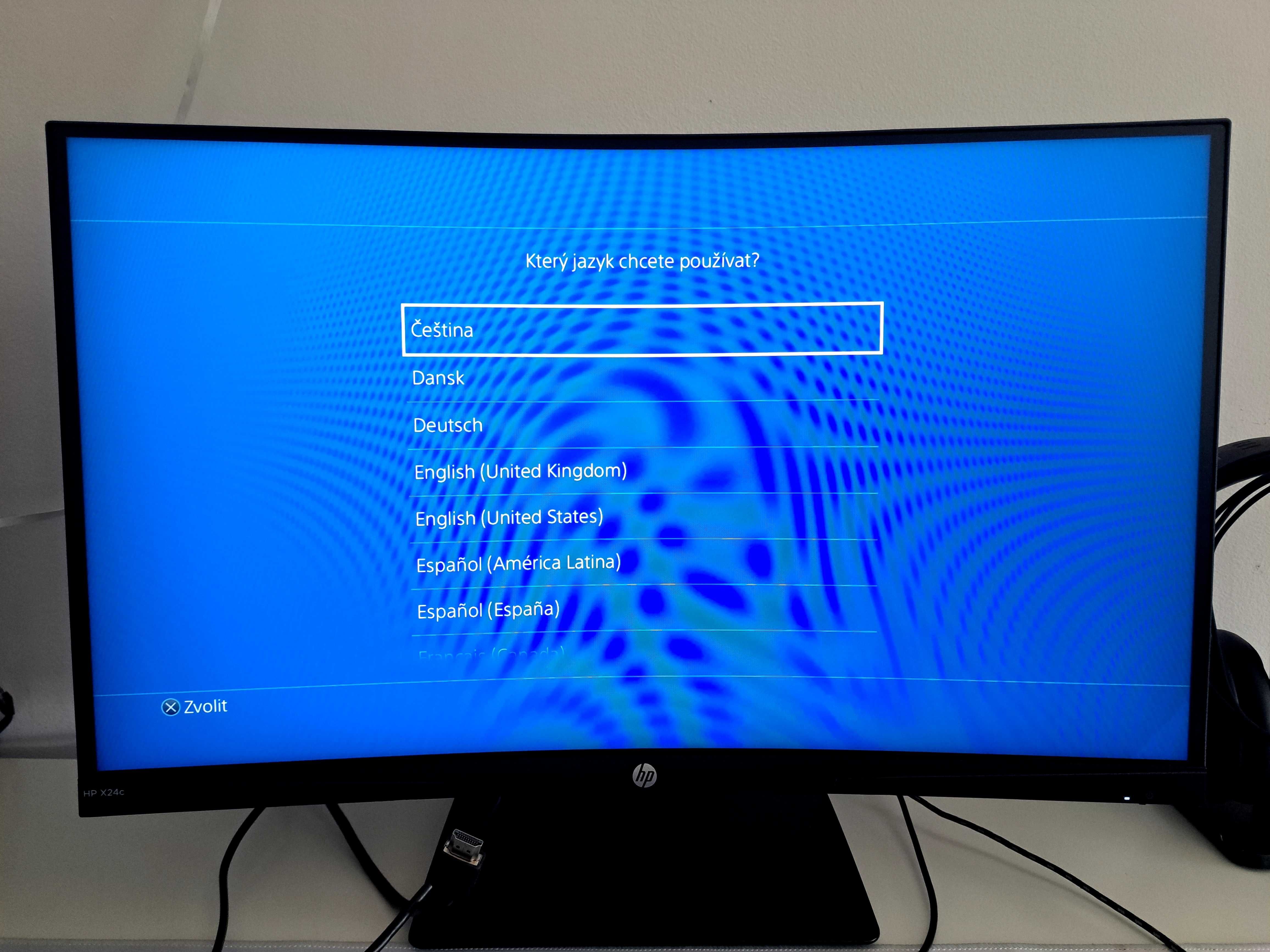 PS4 com fio hdmi e de energia com 1 comando e o jogo Pes2019 incluido