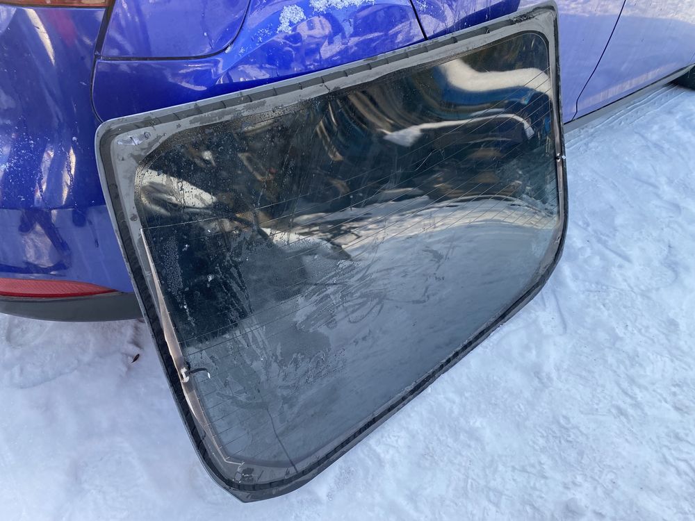 Заднє скло Ford Focus mk3 11-18 Сідан з обігрівом