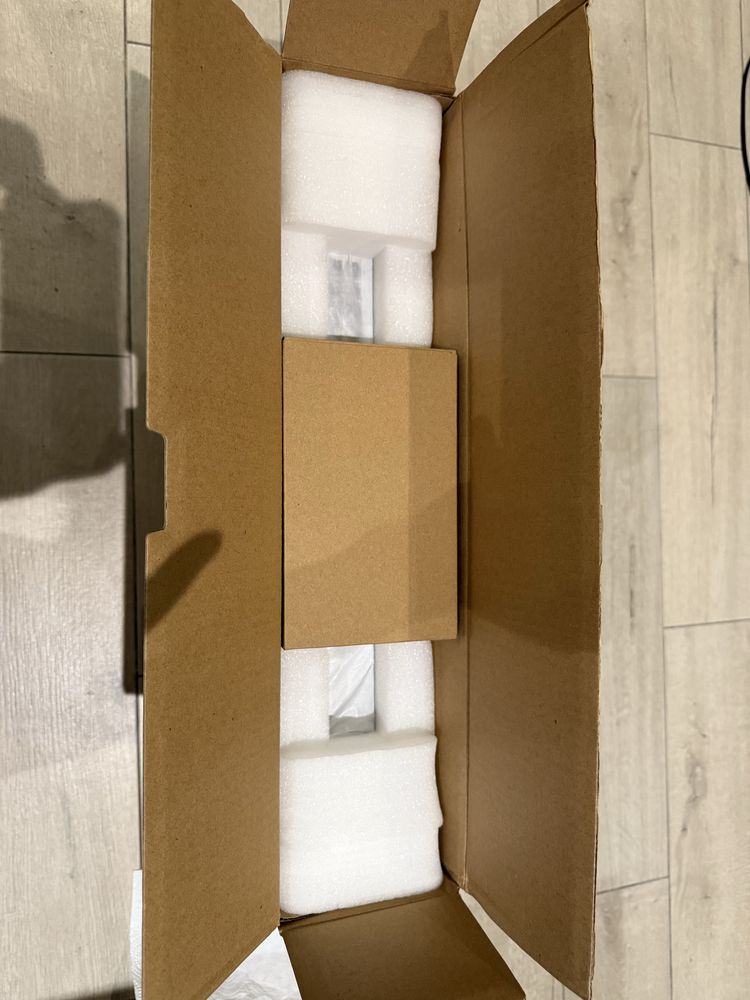 Swtich Ubiquiti USW-24-POE + 2 x wkładka SPF Stan jak nowy GW 30 dni