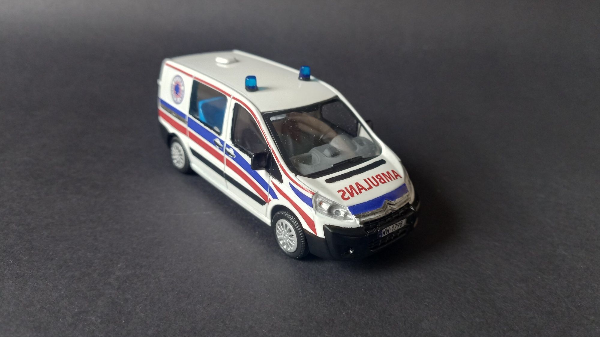 Citroen Jumpy - ambulans - konwersja 1:43