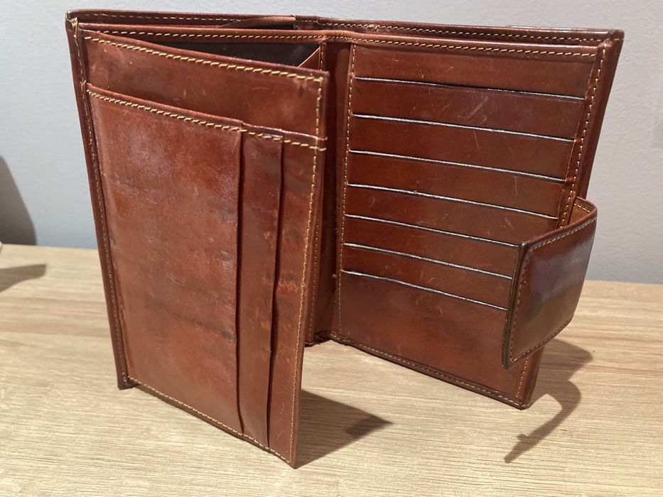 Carteira em pele castanha, para mulher