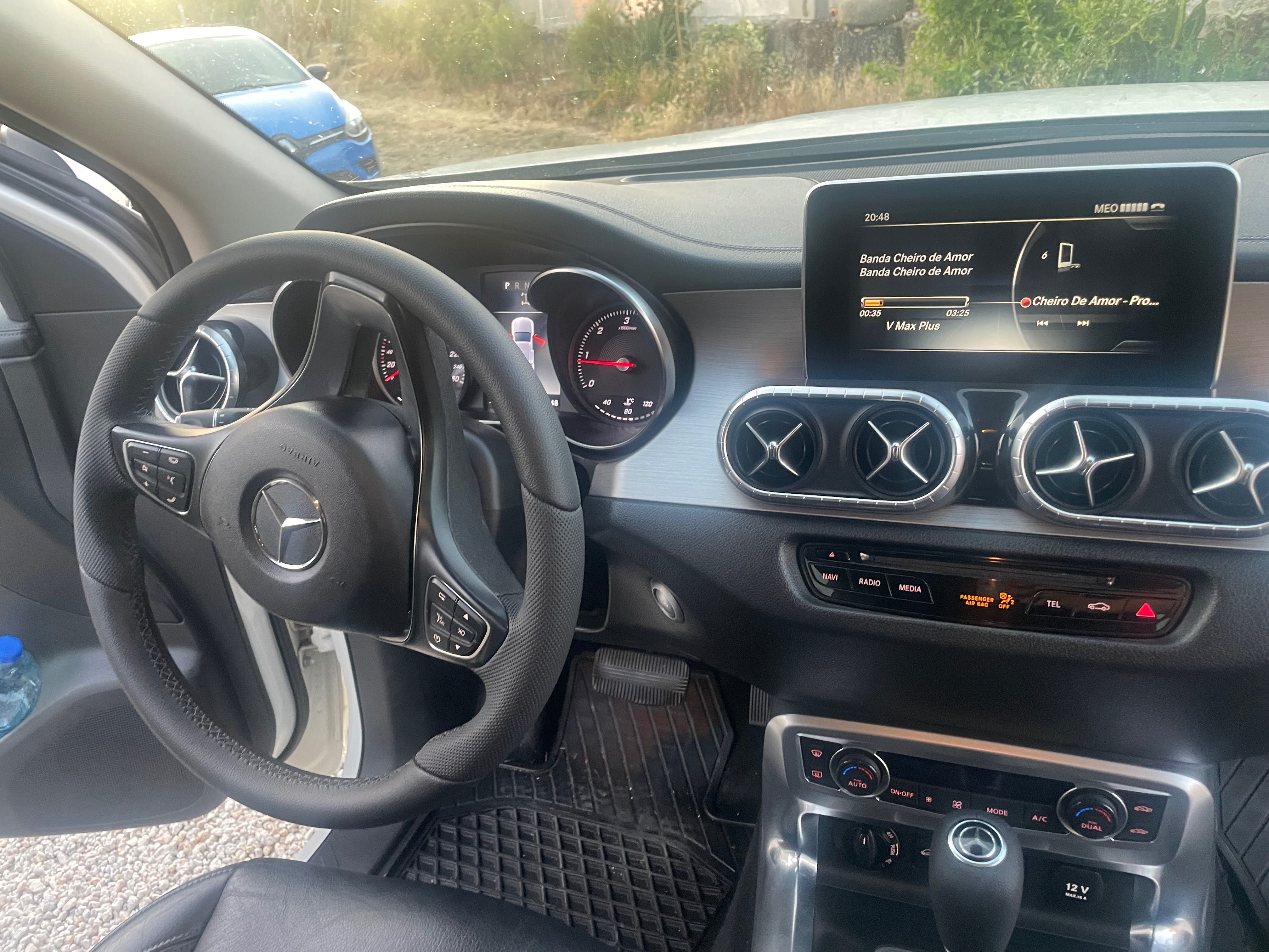 Mercedes pick-up