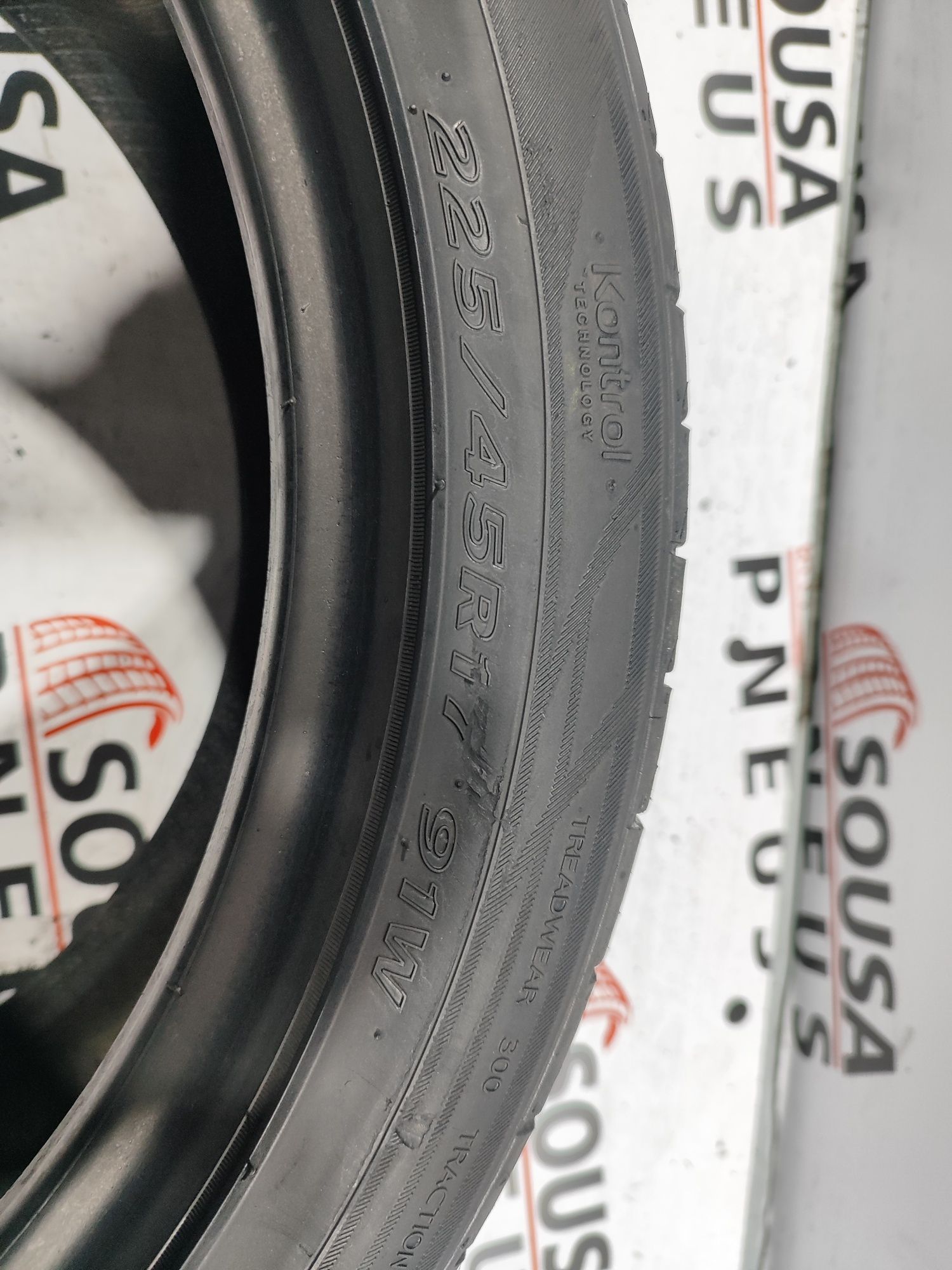2 pneus semi novos 225-45R17 Hankook - Oferta dos portes morada