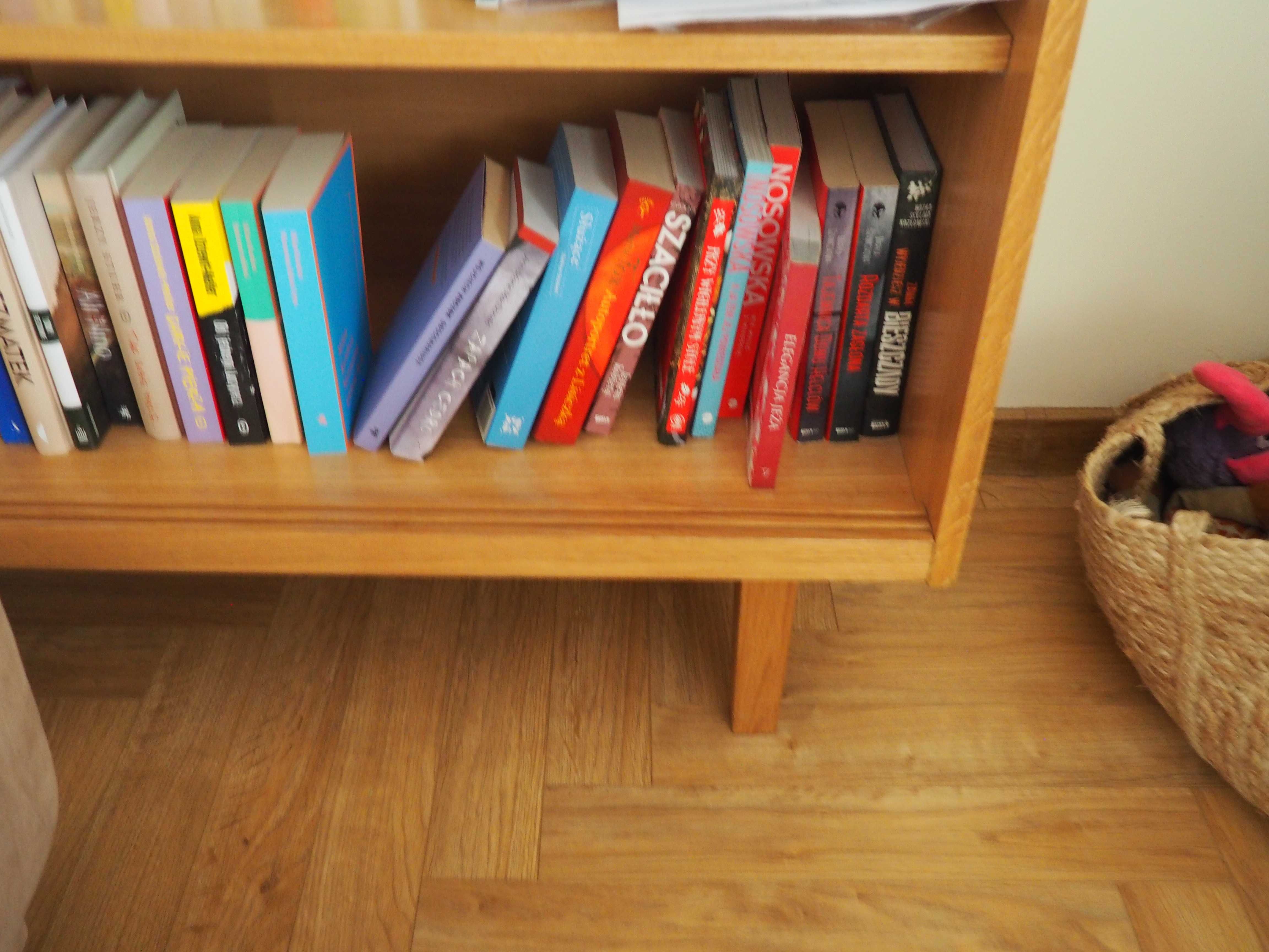 Biblioteczka/Komoda - fornir dębowy z rowkami pod szyby