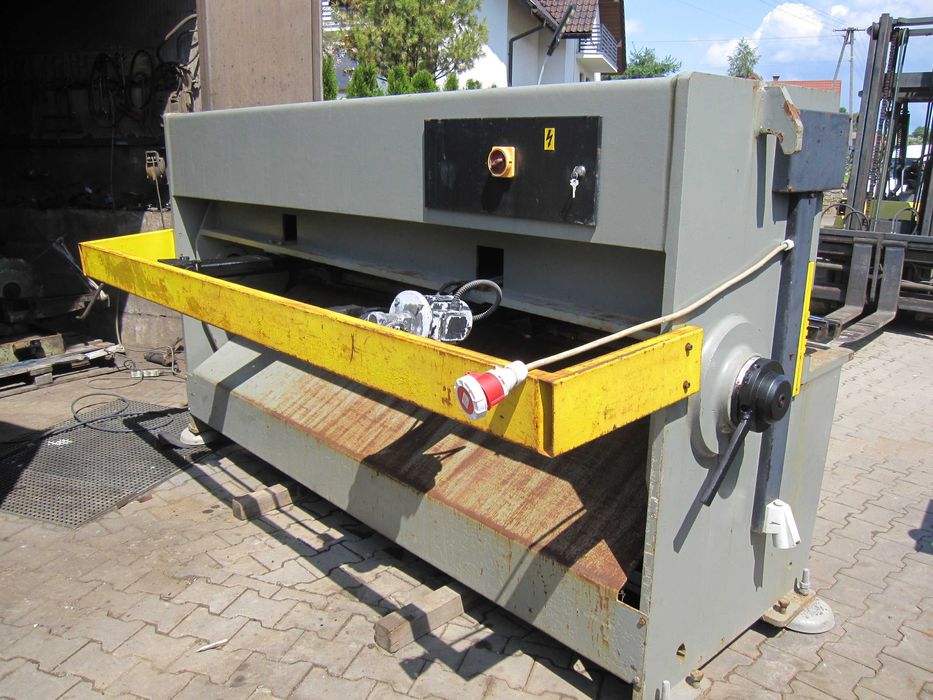 Gilotyna do blachy hydrauliczna 250x5