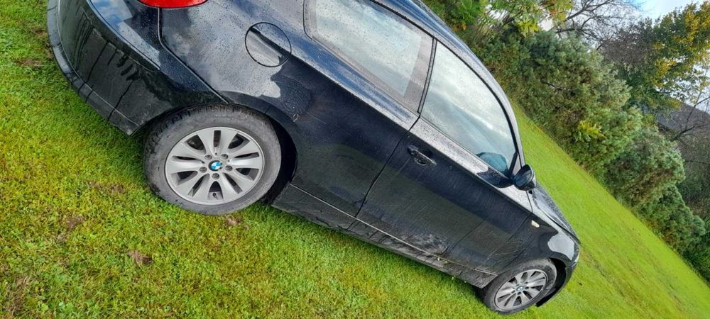 BMW 116d uszkodzony lewy przód i lewy tył
