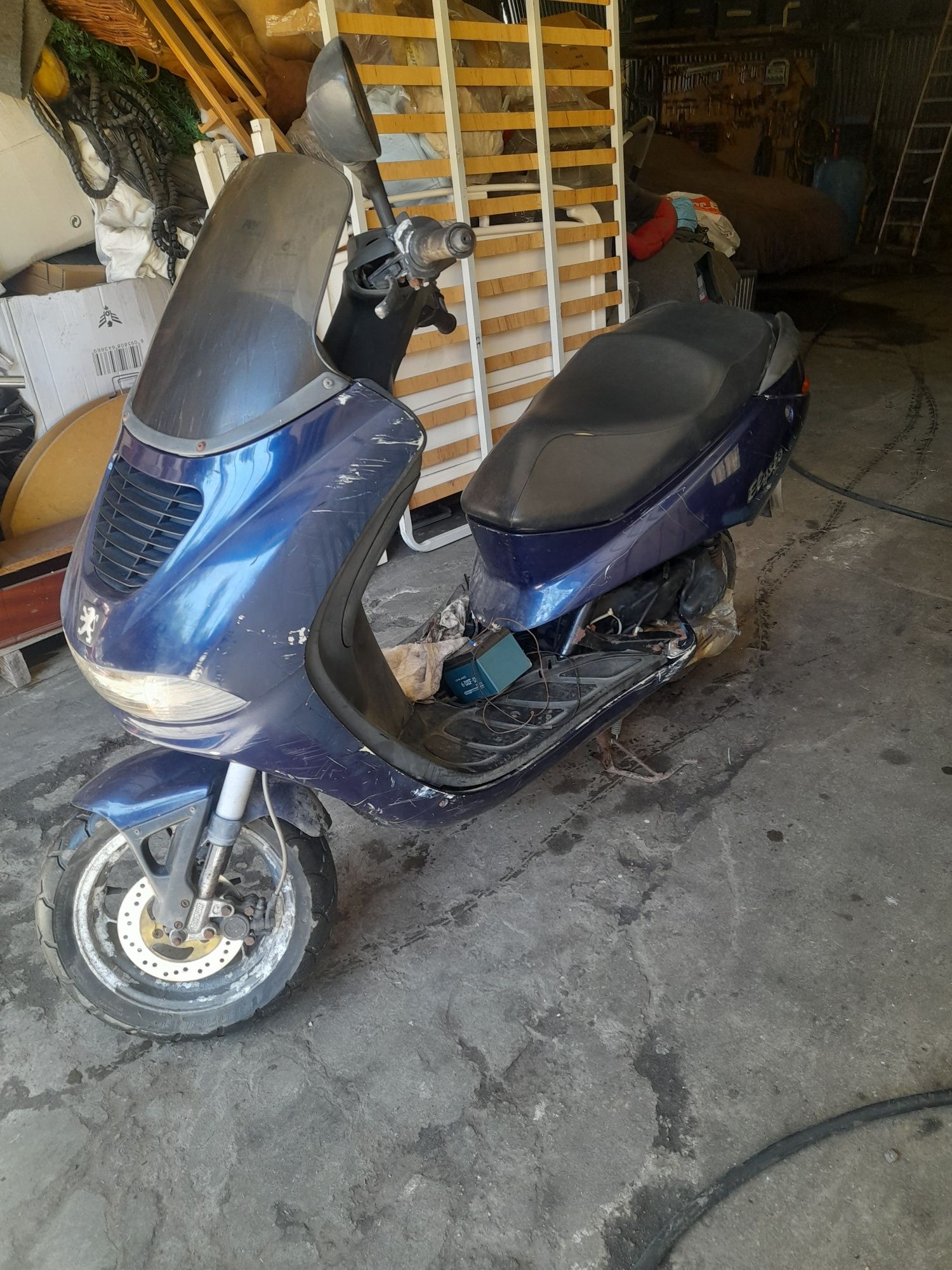 Scooter 50 cm3 motorizada