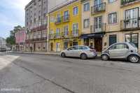 Apartamento renovado localizado na Rua de S. Bento, Lisboa