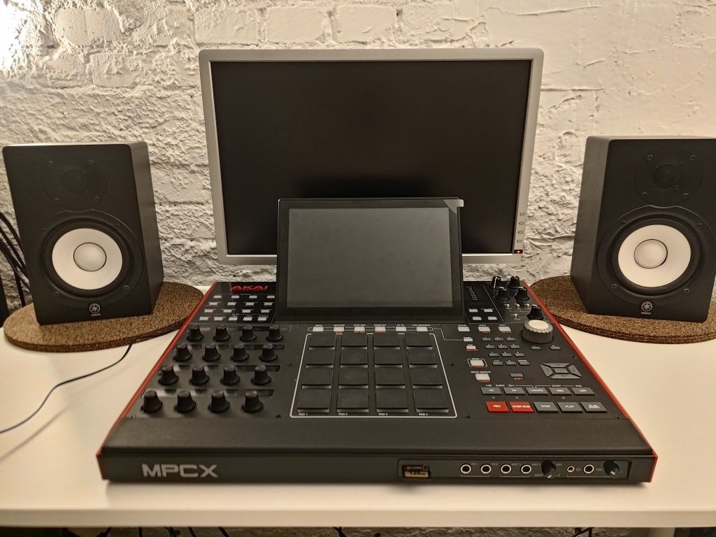 Akai mpc x profesjonalna stacja produkcyjna sampler 2000xl