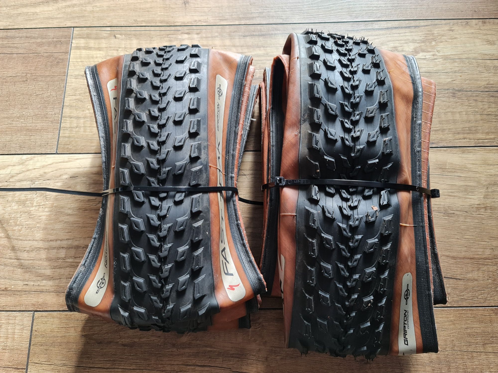 Opony Specialized Fast Trak 29x2,3 Gripton