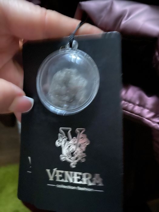 Нове бордове  зимове пальто з капюшоном та хутром.Розмір 50