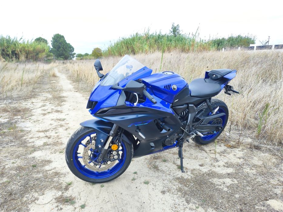 Yamaha  R7  2022