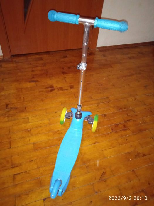 Самокат до 8 років, ручка регулюється