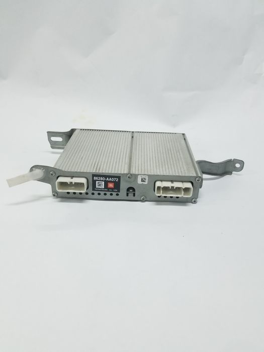 Штатный усилитель Toyota Camry 2002-2006 підсилюва JBL