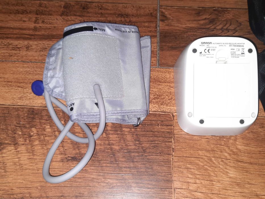 Автоматический тонометр на плечо OMRON M2 Basic