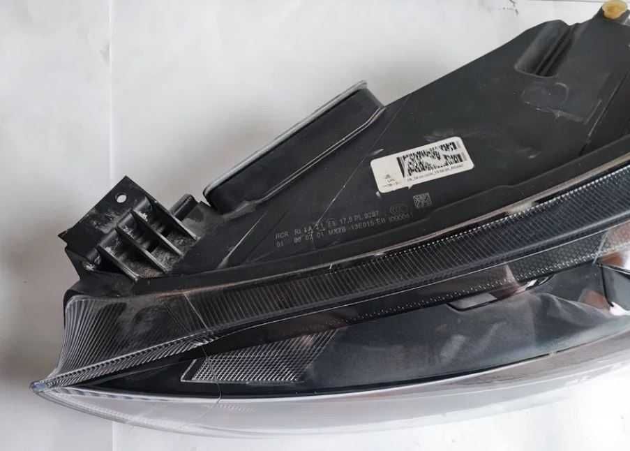Lampa Ford Focus MK4 full led 12 pin kompletna 2021