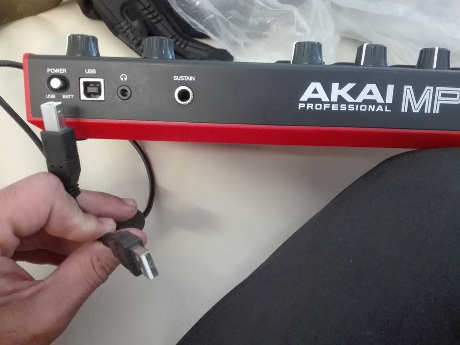 Akai MPK mini play - controlador midi