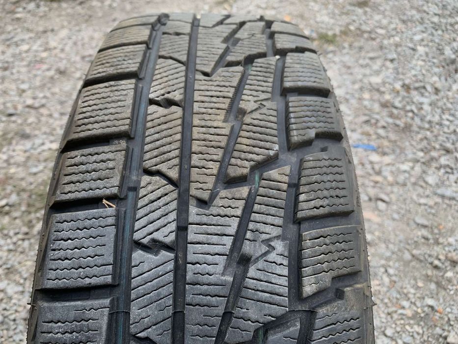 Продам автошини разом з дисками. Дві зими відкатали ціна вказана за 4.
