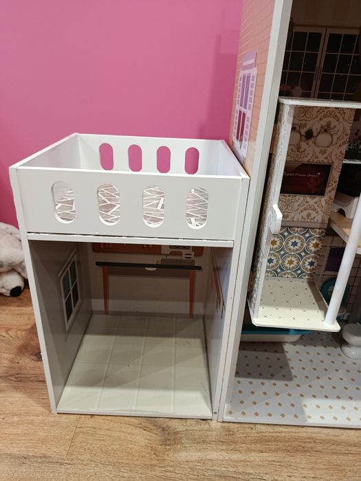 Duży domek dla lalek
