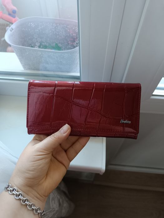 Продам Новий шкіряний гаманець червоного кольору