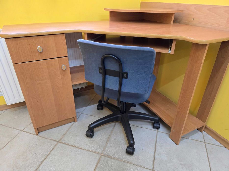 Zestaw Biurko narożne + krzesło biurowe