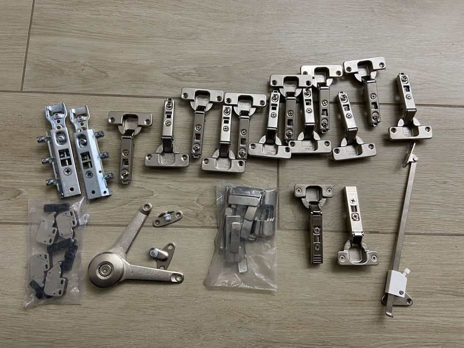 Zawiasy meblowe Blum / FGV