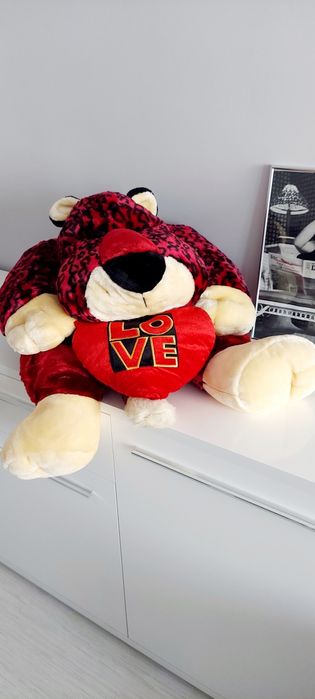 Duży pluszowy miś Chester XXL. Idealny na prezent.