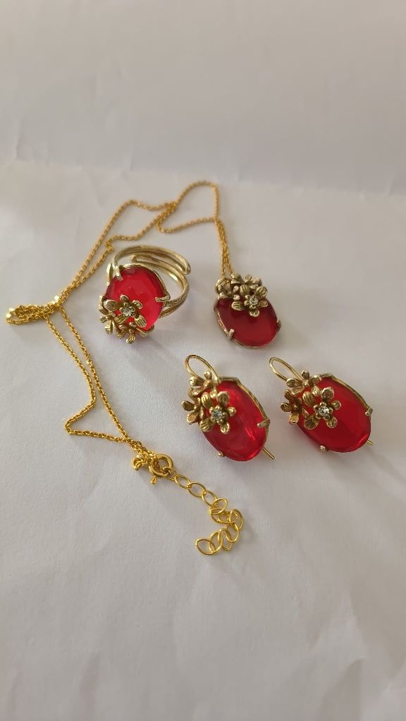 Conjunto de jóias, anel, brincos e colar
