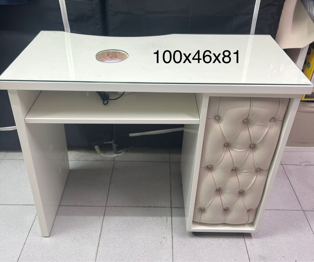 Mesa de manicure com aspiração